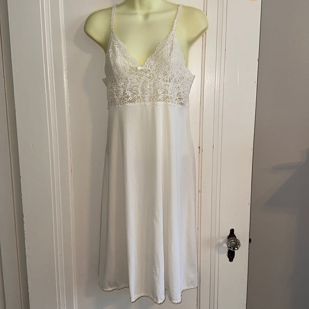 Vintage Vassarette white nylon full slip with stretch lace bodice